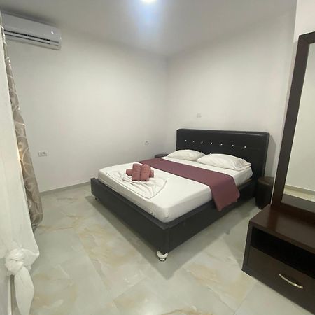 Farmhouse Qeparo Luaran gambar