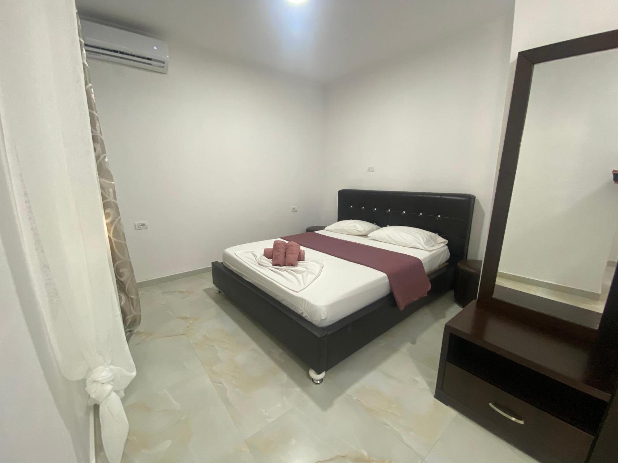 Farmhouse Qeparo Luaran gambar